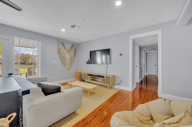 Building Photo - 1081 Lake Weldona Dr