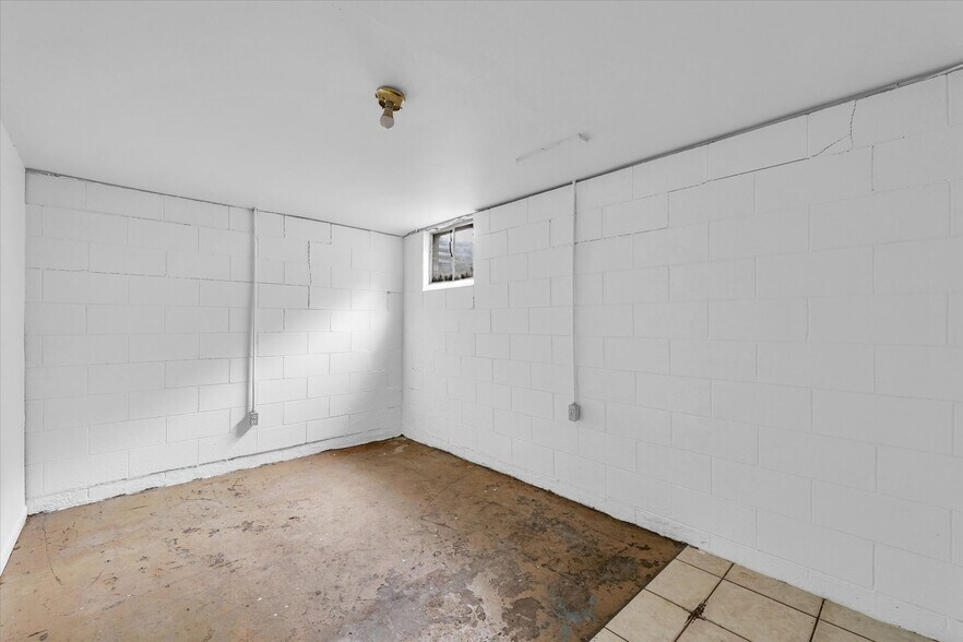 Building Photo - 19 Delaine Dr