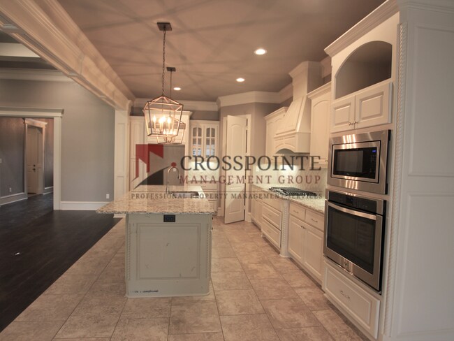 Building Photo - Gorgeous 3 bed 2 bath home in Hadley Court!