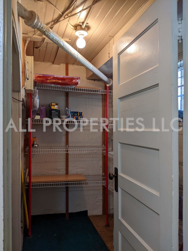Building Photo - 557 S Race St