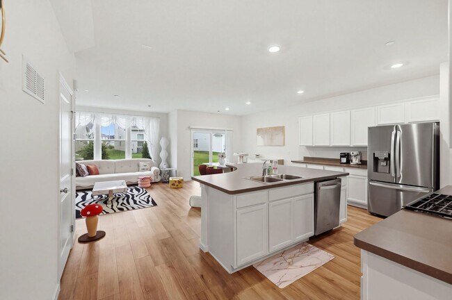 Building Photo - 5920 Hawkweed Dr