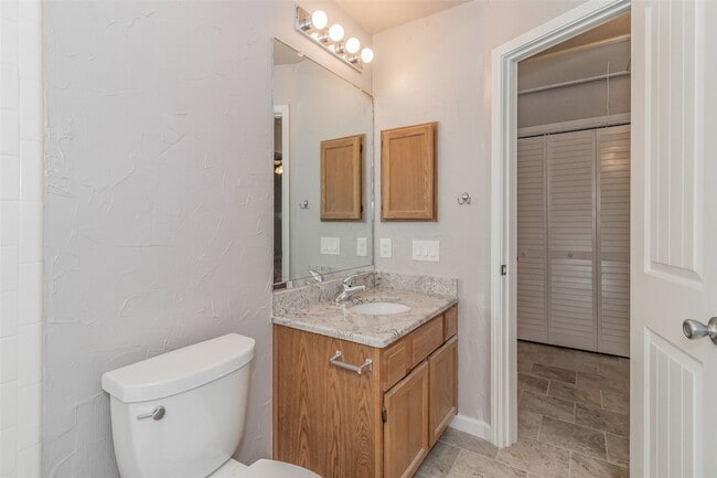 Building Photo - 2312 Shady Turf Dr