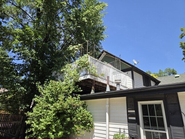 Building Photo - 947 N 5th St