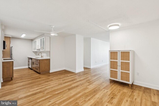 Building Photo - 1420 Locust St