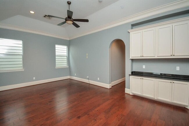 Building Photo - 1205 Aurora St