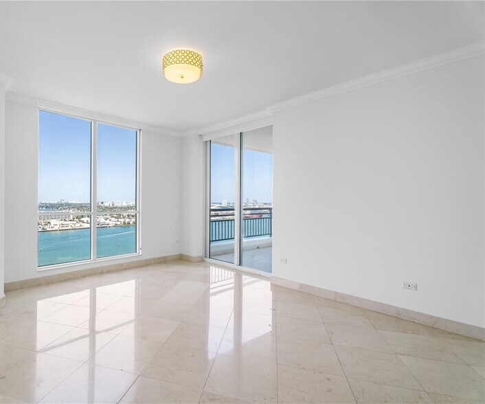 Building Photo - 848 Brickell Key Dr