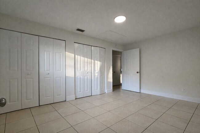 Building Photo - 4265 Desoto Ave