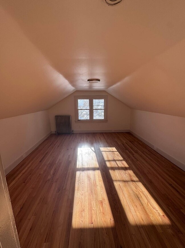 Building Photo - 107 Caroline St