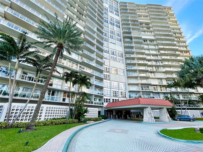 Building Photo - 2451 Brickell Ave