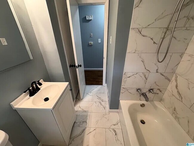 Building Photo - MOVE IN SPECIAL!! LIMITED TIME ONLY!! FIRST MONTH FREE!