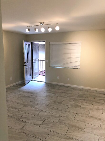 Building Photo - 17 E Ruth Ave