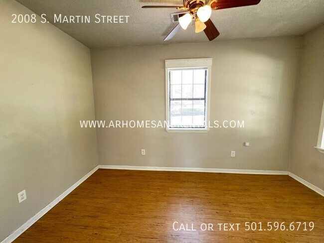 Building Photo - 2008 S Martin St