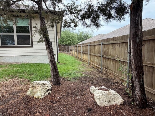 Building Photo - 206 Fairway Cir