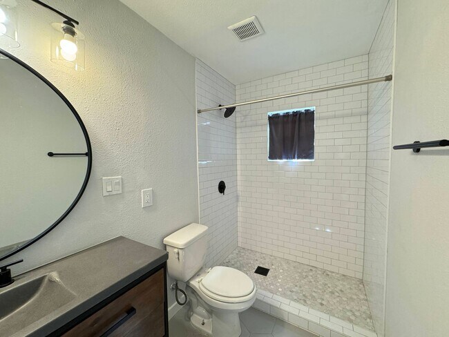 Building Photo - 5-Bedroom Home for Rent in Temple - *Save $255/Month!*