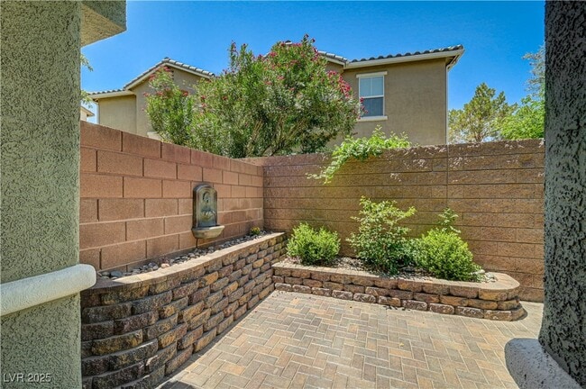 Building Photo - 25 Lone Cove Ct