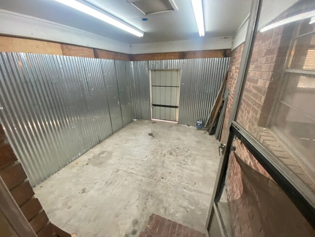 Building Photo - 115 Blair St