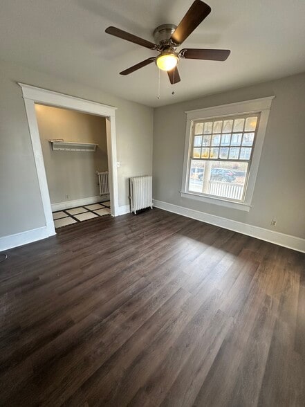 living room - 106 S Raleigh St