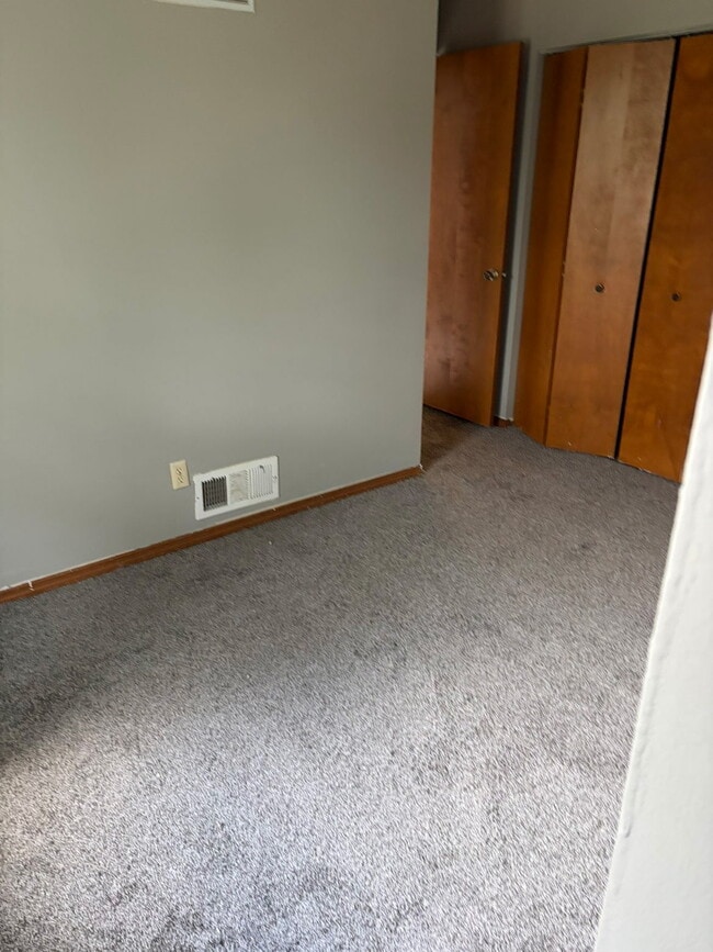 Building Photo - 11104 North Oakwood Drive