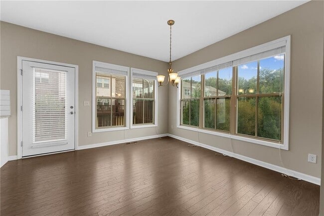 Building Photo - 331 Northaven Ave