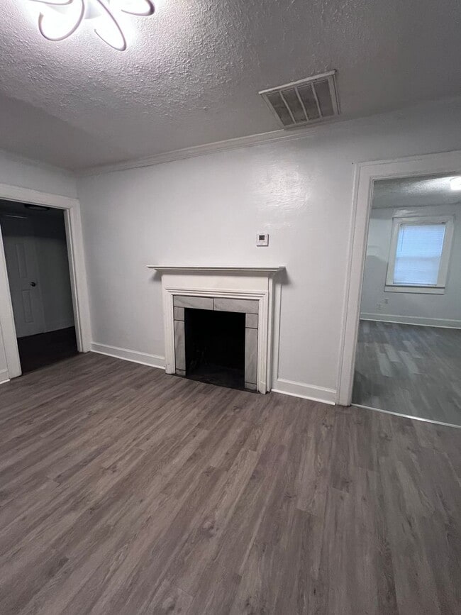 Building Photo - Charming 3 Bed, 1 Bath Single Family Home in Montgomery - $1150/mo