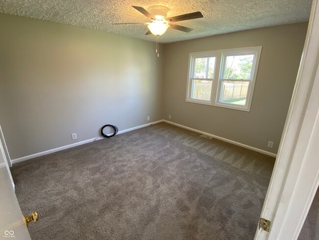 Building Photo - 1036 E Auman Dr