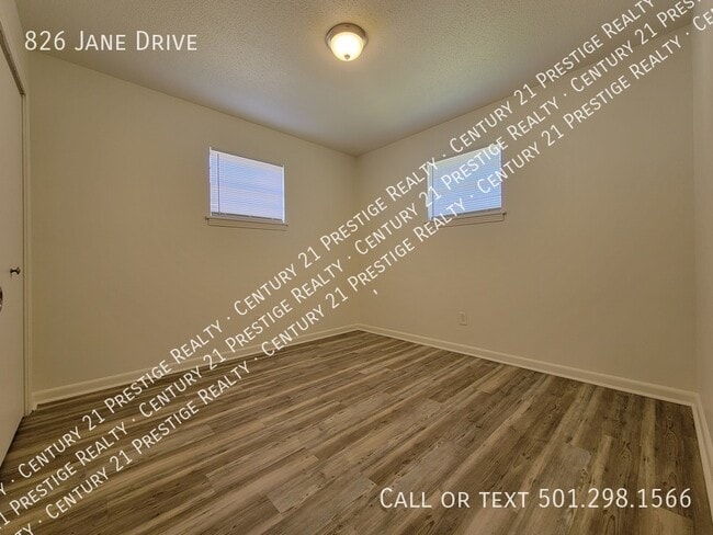 Building Photo - 826 Jane Dr