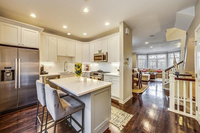 Building Photo - 1351 W Altgeld St