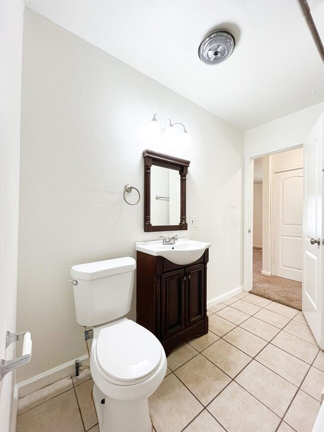 Building Photo - Available NOW!!!! Beautiful 3 bedroom, 2 bath home with covered patio and fenced yard.