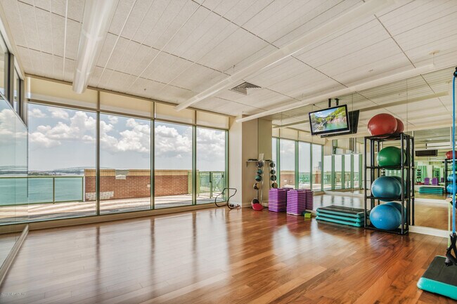 Building Photo - 1431 Riverplace Blvd
