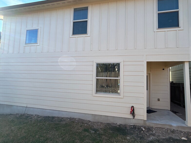 Building Photo - Room in Condo on Red Bud Ridge Ln