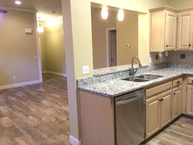 Building Photo - 13 Windtree Park