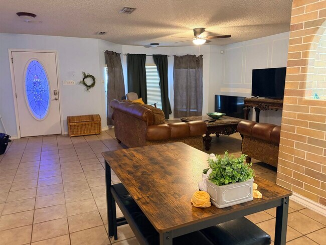 Building Photo - 307 Hancock Ct