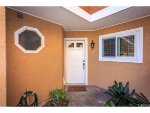 Building Photo - 9 Sandalwood