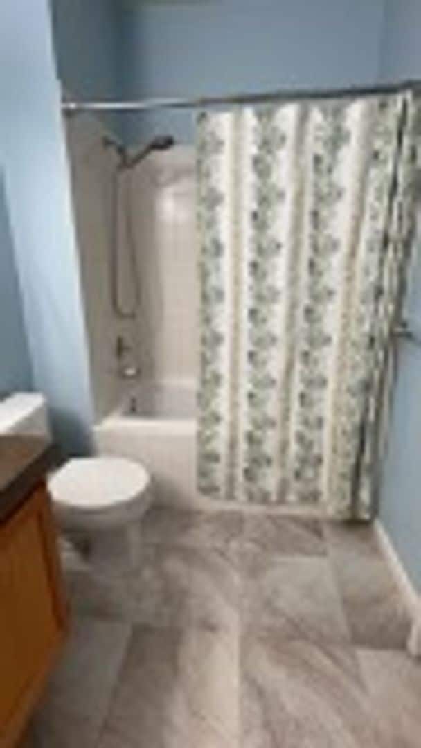Building Photo - Cozy 1-Bedroom Condo | Low-Maintenance Living in a Great Location