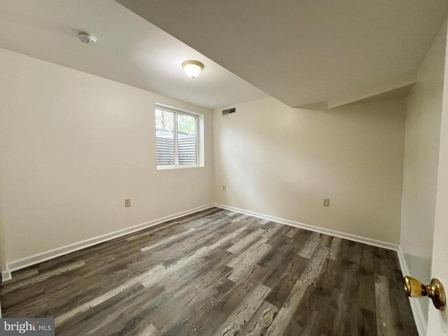 Building Photo - 5028 Nantucket Rd