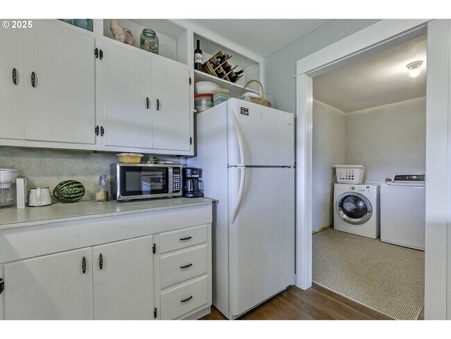 Building Photo - Verboort Country Retreat Front/Back Yards, Barn/shop with upper level, and Extra Storage!