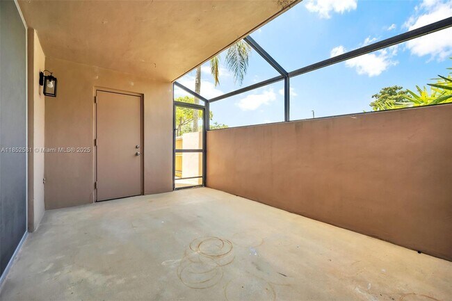Building Photo - 10525 SW 112th Ave