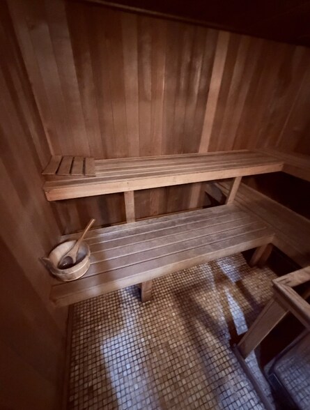 Building Photo - 64-05 Yellowstone Blvd