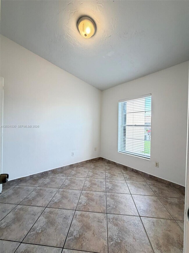 Building Photo - 11760 SW 123rd Ave