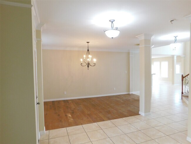 Building Photo - 5527 Baron Ridge Ln