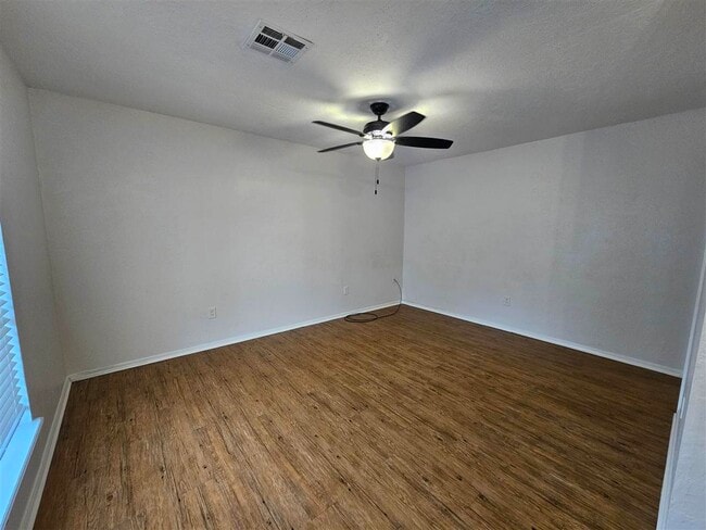 Building Photo - 5418 NW Cottonwood Dr