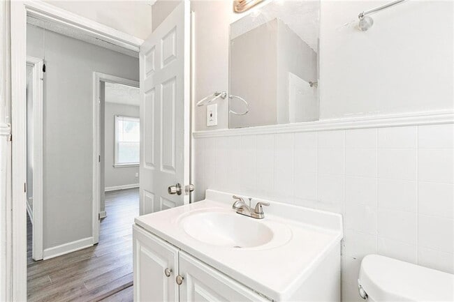 Building Photo - 2123 Blayton Ln SE
