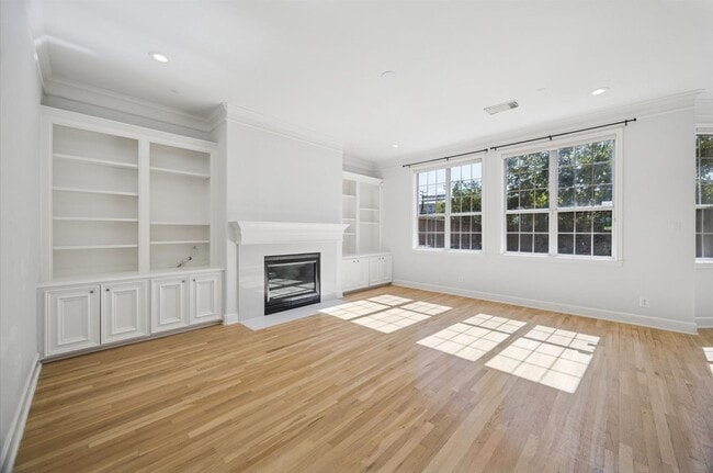 Building Photo - 4601 Mimosa Dr