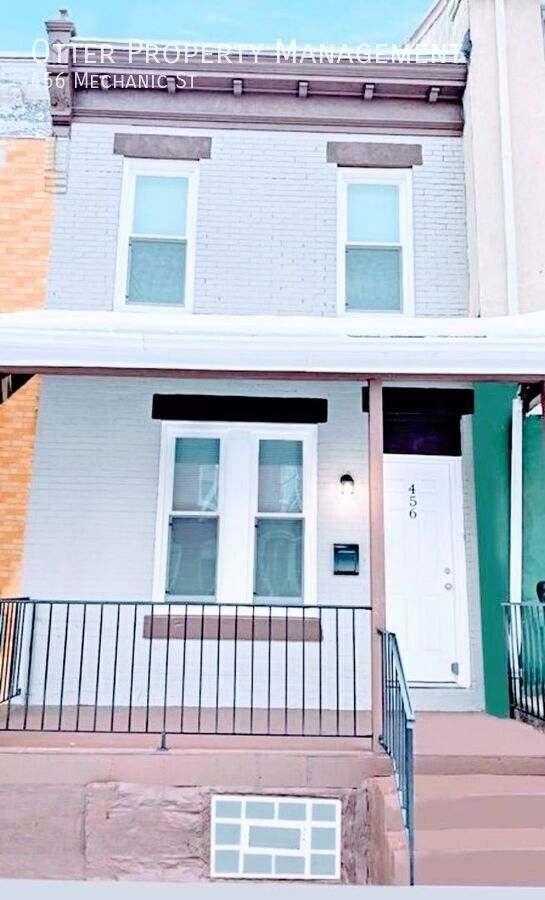 Building Photo - 456 Mechanic St