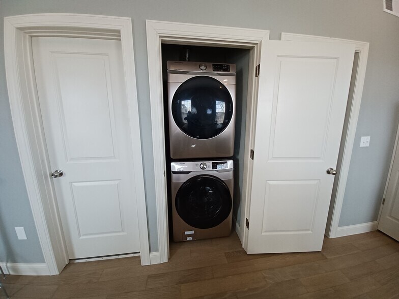 Building Photo - 1786 W Willis St