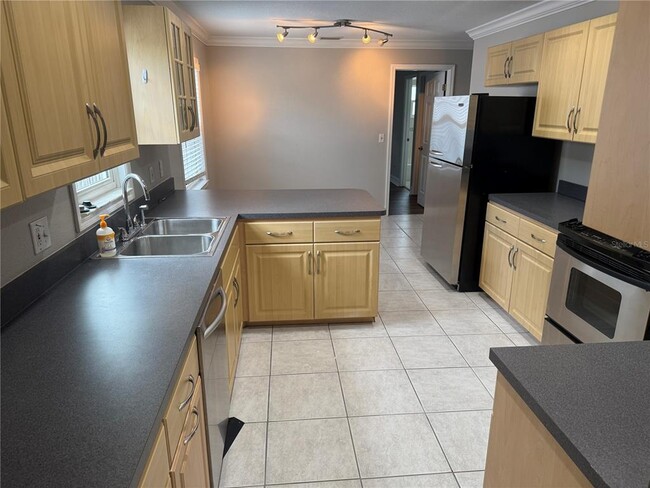 Building Photo - 8601 Rue Chateaux Dr