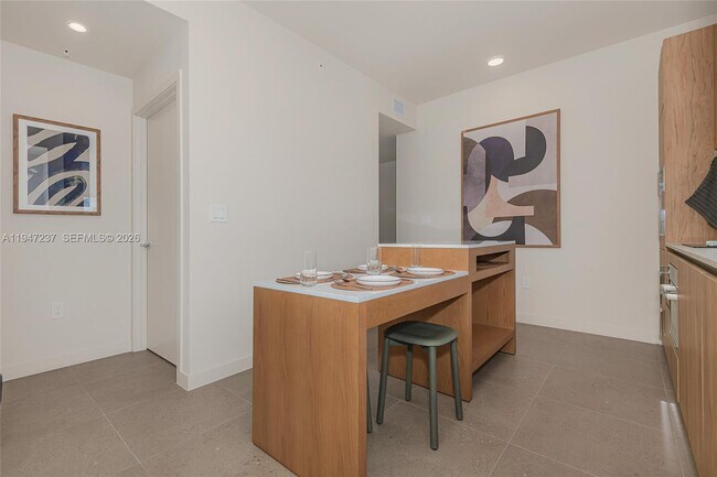 Building Photo - 11 NE 6th St