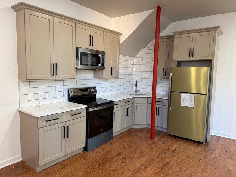 Building Photo - 711 Chew St