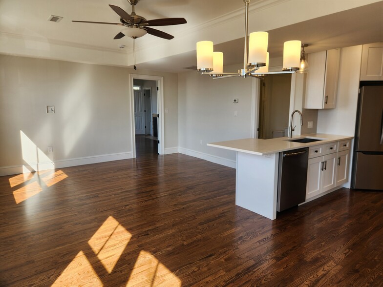 Building Photo - 20 State St