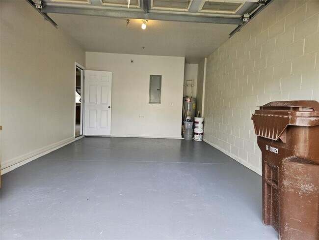 Building Photo - 2051 Cypress Bay Blvd